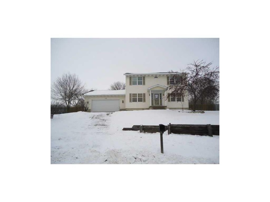 3516 Amanda Ct NW, Cedar Rapids, IA 52405 - photo 1