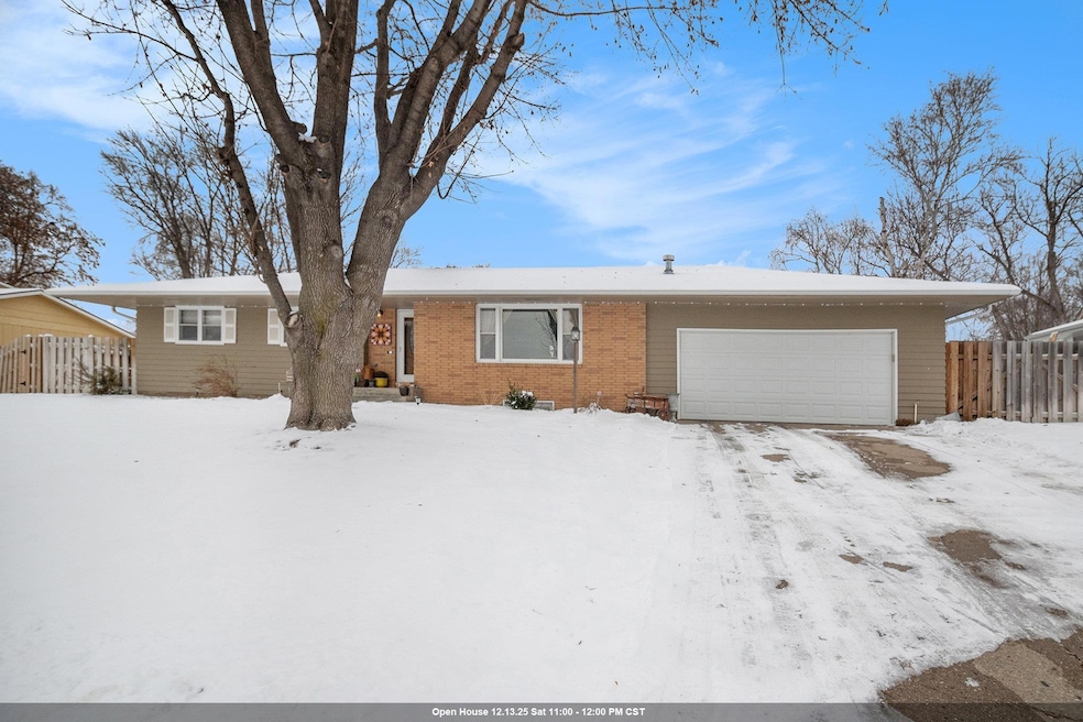 2010 Ross St, Yankton, SD 57078 - photo 1