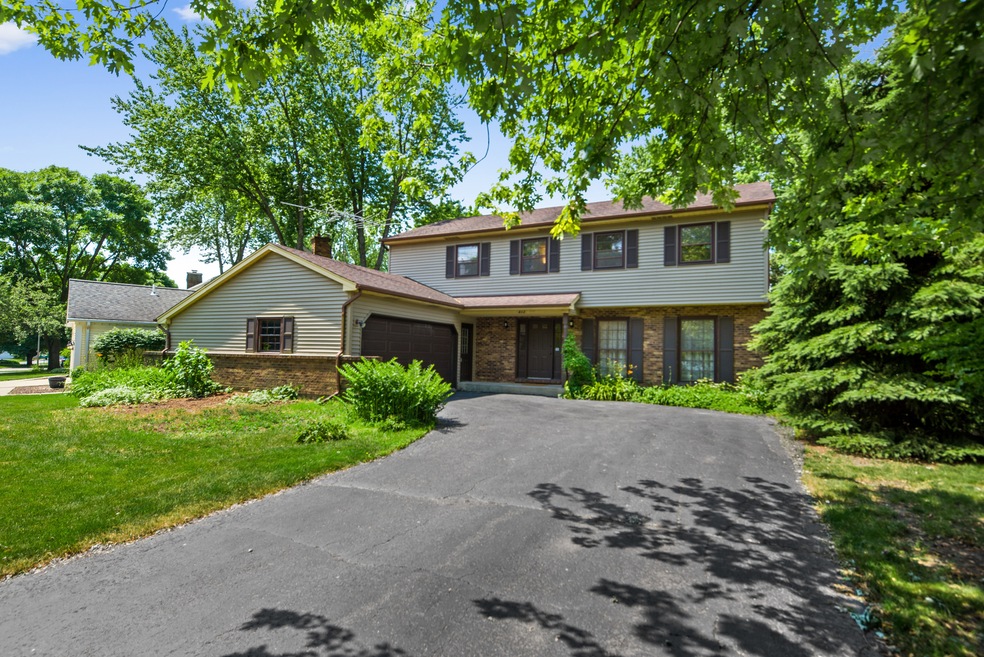 812 Shiloh Cir, Naperville, IL 60540 - photo 1