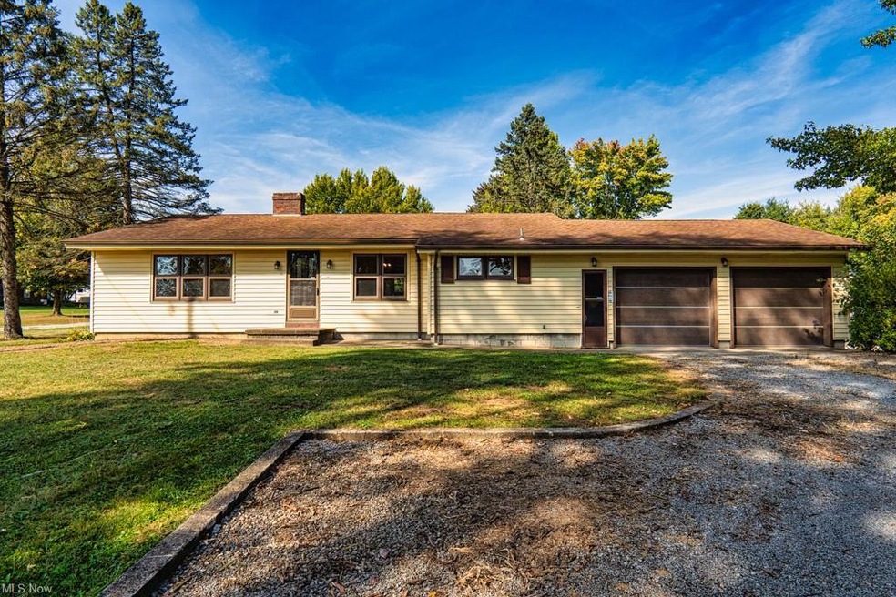Ranch style home sitting on 2.1 acres, Crestview S