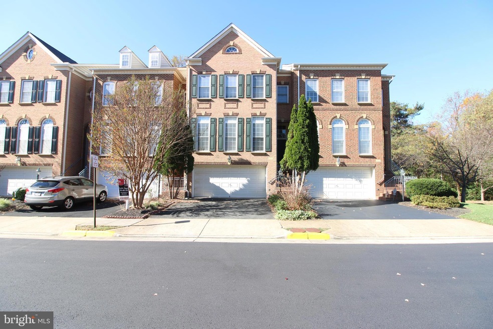 4072 Walnut Cove Cir, Fairfax, VA 22033 - photo 1