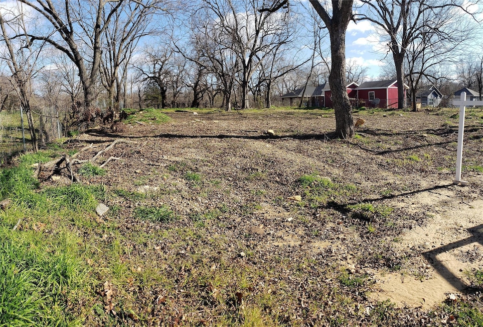 1812 S Lamar Ave, Denison, TX 75021 - photo 1