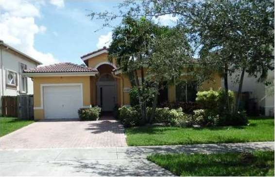 4549 NW 109th Ct, Doral, FL 33178 - photo 1
