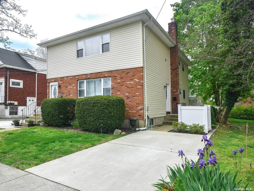 85 Edgewood Rd unit 2, Port Washington, NY 11050 - photo 1