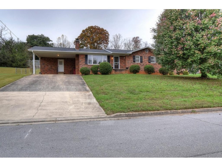 604 Southview Dr, Johnson City, TN 37601 - photo 1