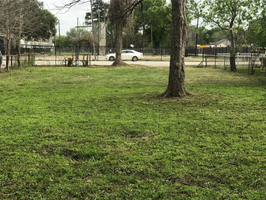 4607 E Crosstimbers St, Houston, TX 77016 - photo 1