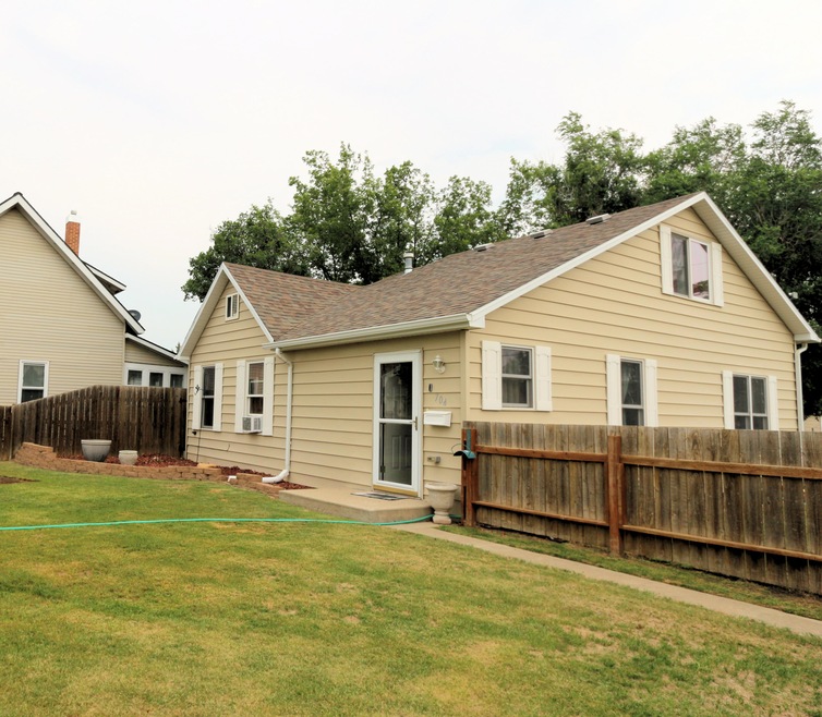 Front of Home<|><|>