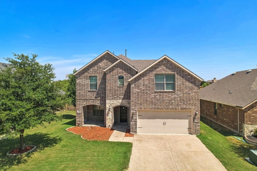 View of front of home featuring a front yard and a