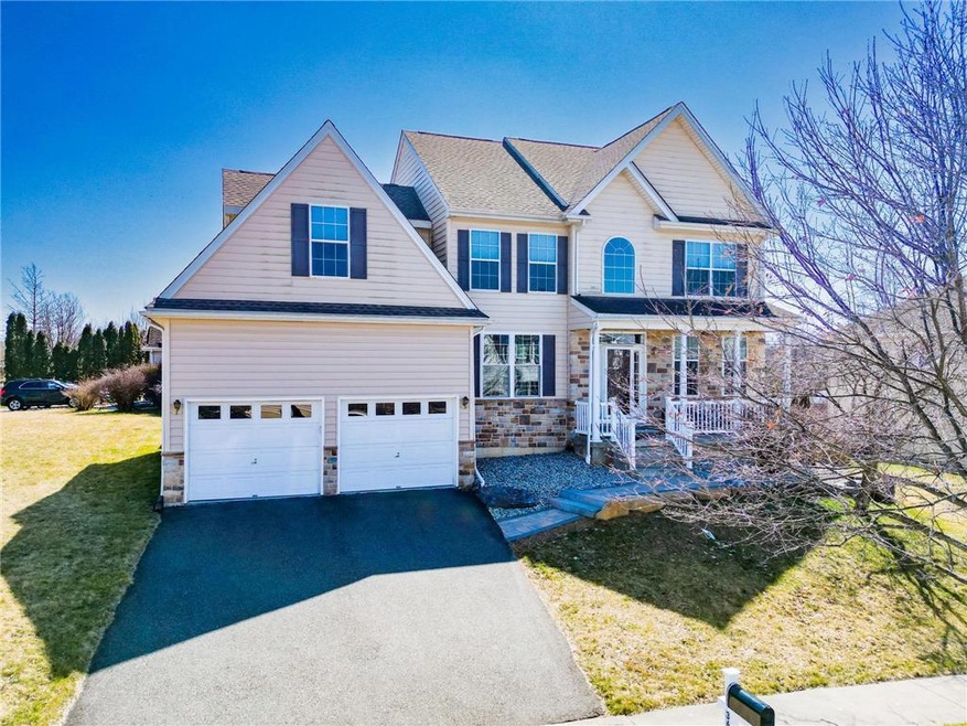 3620 Cobblestone Ln, Whitehall, PA 18052 - photo 1