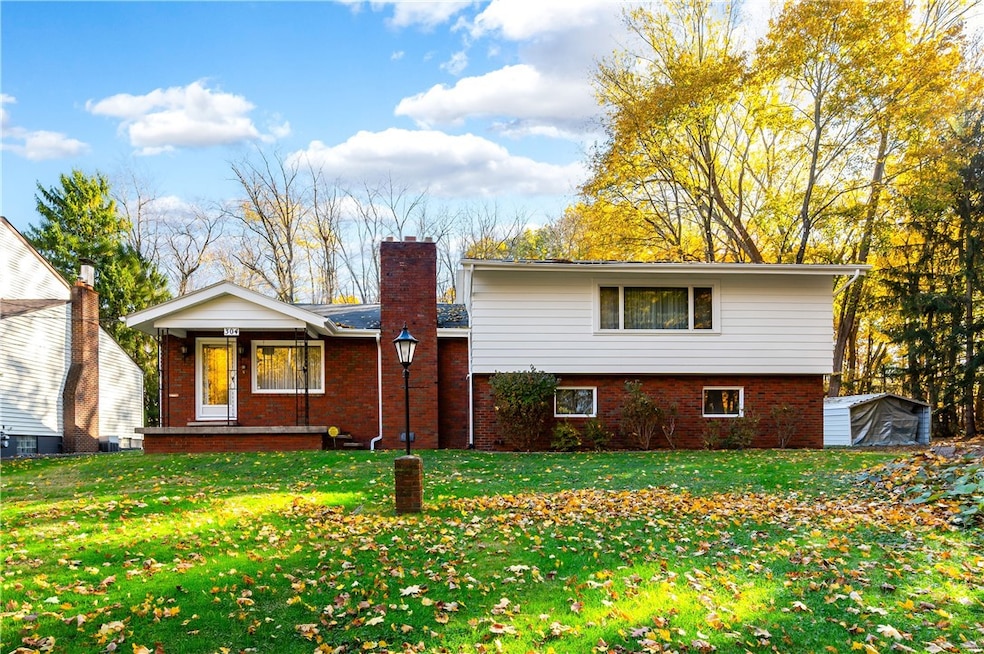 304 N Scott St, New Castle, PA 16101 - photo 1