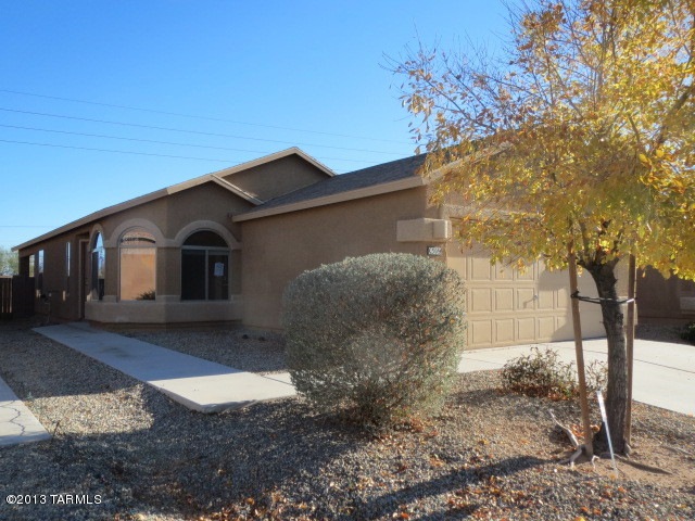 022-206828 FRONT LEFT