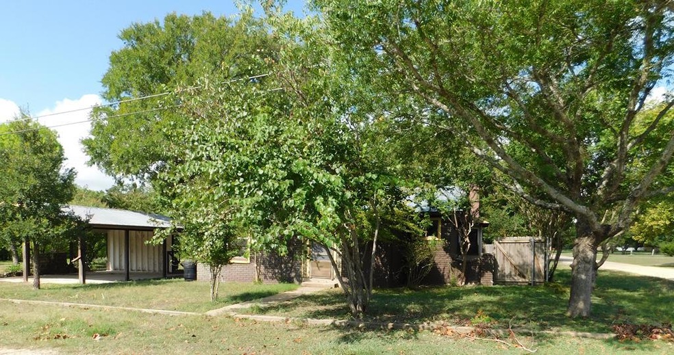 133 Barons St, Fredericksburg, TX 78624 - photo 1