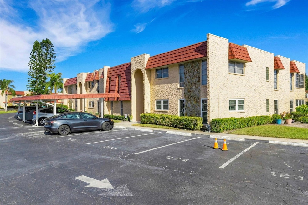 122 Buttonwood Cir, Seminole, FL 33777 - photo 1