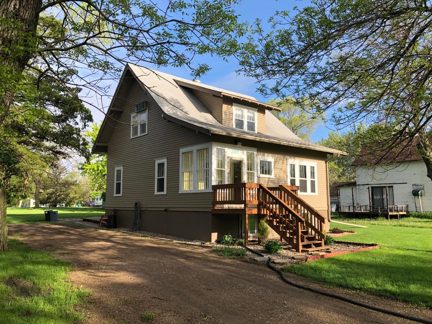 301 10th Ave N, Woonsocket!