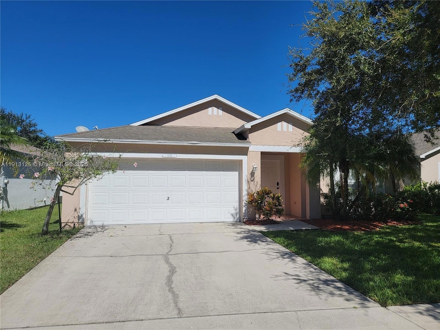 1092 W 13th Square, Vero Beach, FL 32960 - photo 1