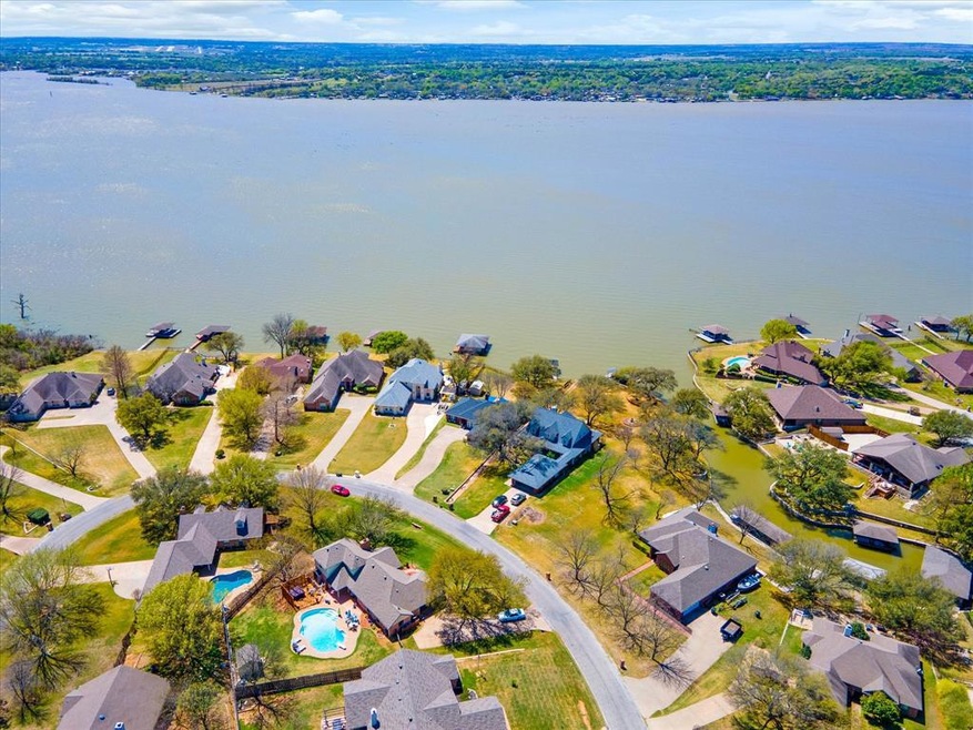 3921 Buena Vista Cir, Granbury, TX 76049 - photo 1