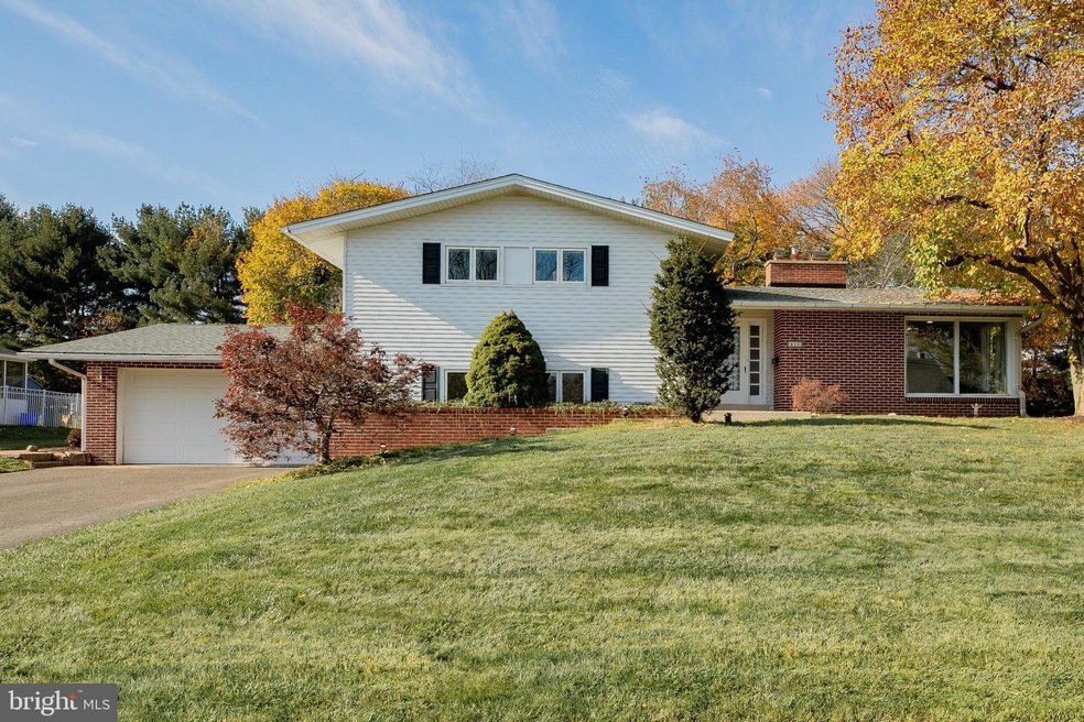 610 Knoll Dr, Lansdale, PA 19446 - photo 1