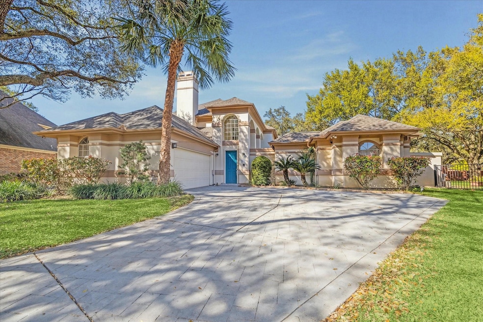 WELCOME HOME TO 311 LAKE BEND, IN THE MASTER-PLANN