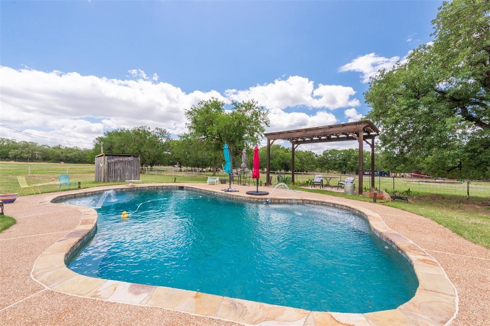 6813 Anns Ln, Weatherford, TX 76085 - photo 1