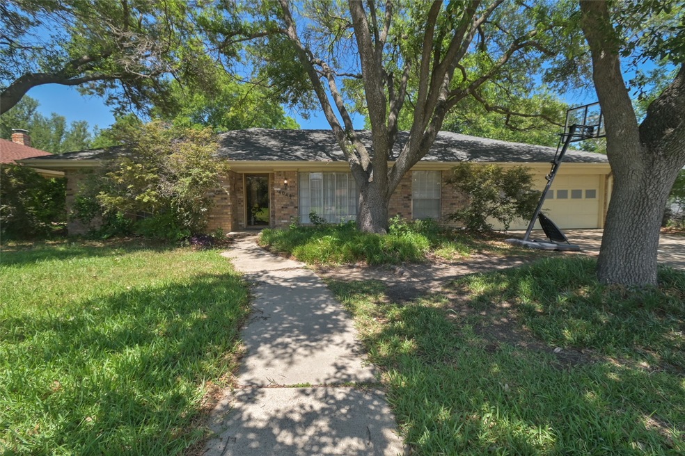 4044 Alava Dr, Fort Worth, TX 76133 - photo 1