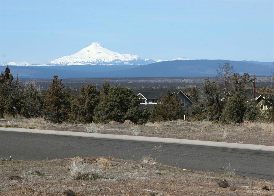 3514 SW Hillcrest Ct, Redmond, OR 97756 - photo 1
