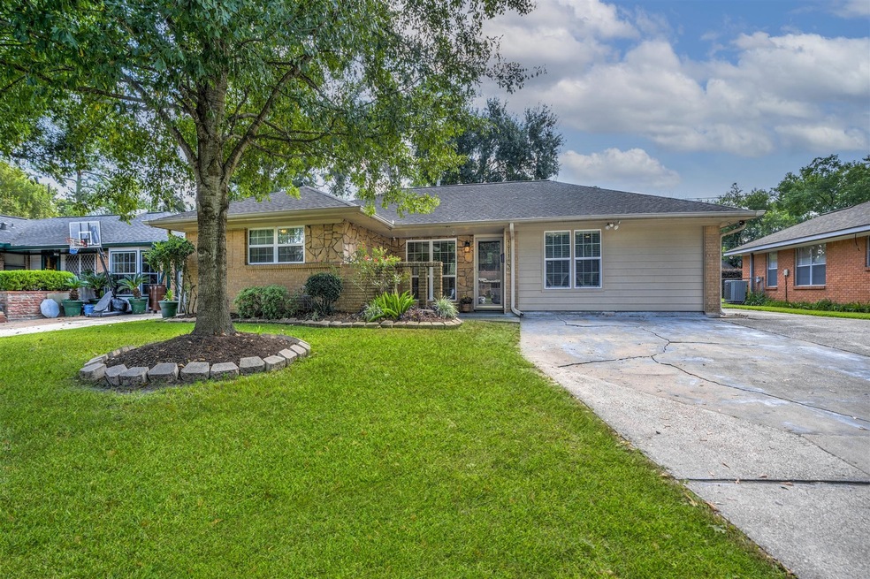 5033 Viking Dr, Houston, TX 77092 - photo 1