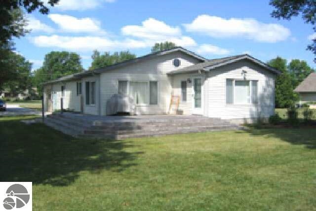 831 S Augres River Dr, Au Gres, MI 48703 - photo 1