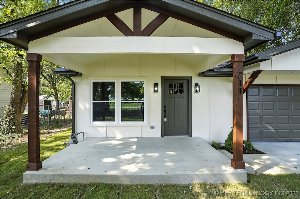 211 E Wells Blvd, Sapulpa, OK 74066 - photo 1