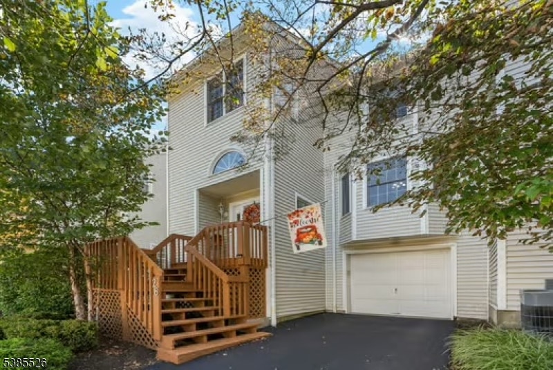 Pending $560,000 • Co-Listing Agent
