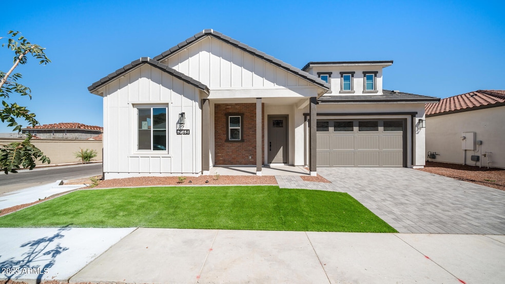 3145 W Magdalena Ln-002