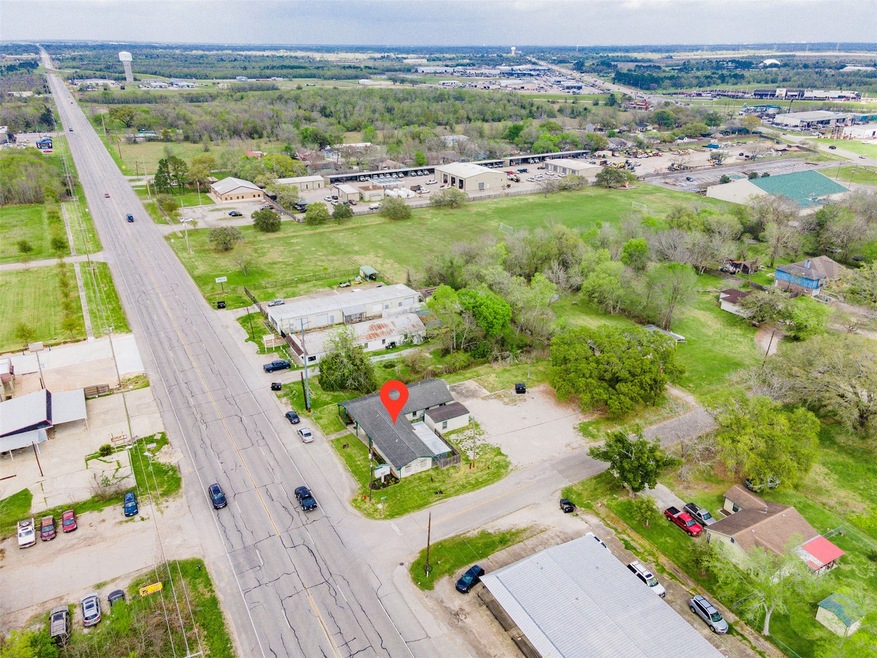 2202 N Gordon St, Alvin, TX 77511 - photo 1