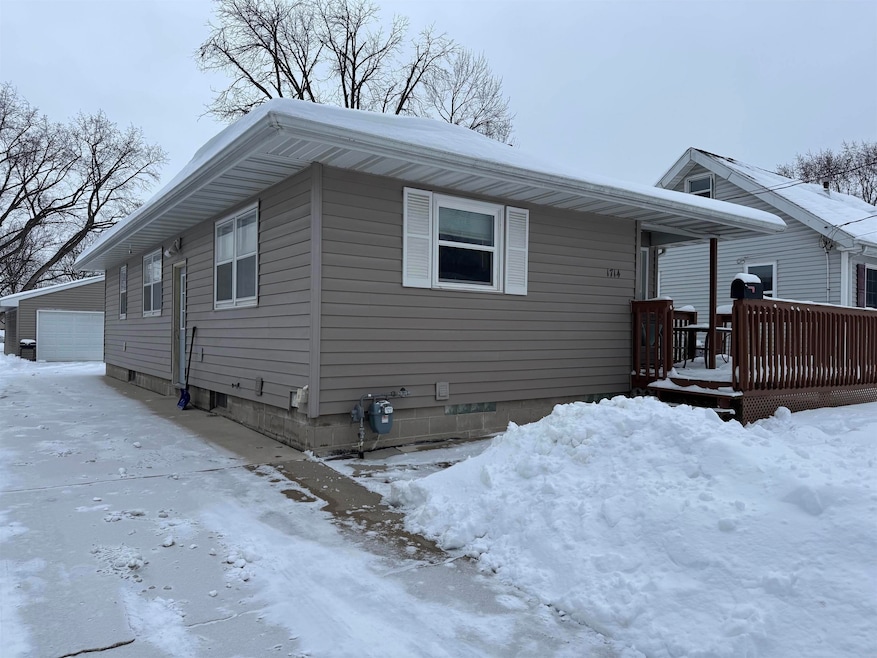 1714 Easton Ave, Waterloo, IA 50702 - photo 1