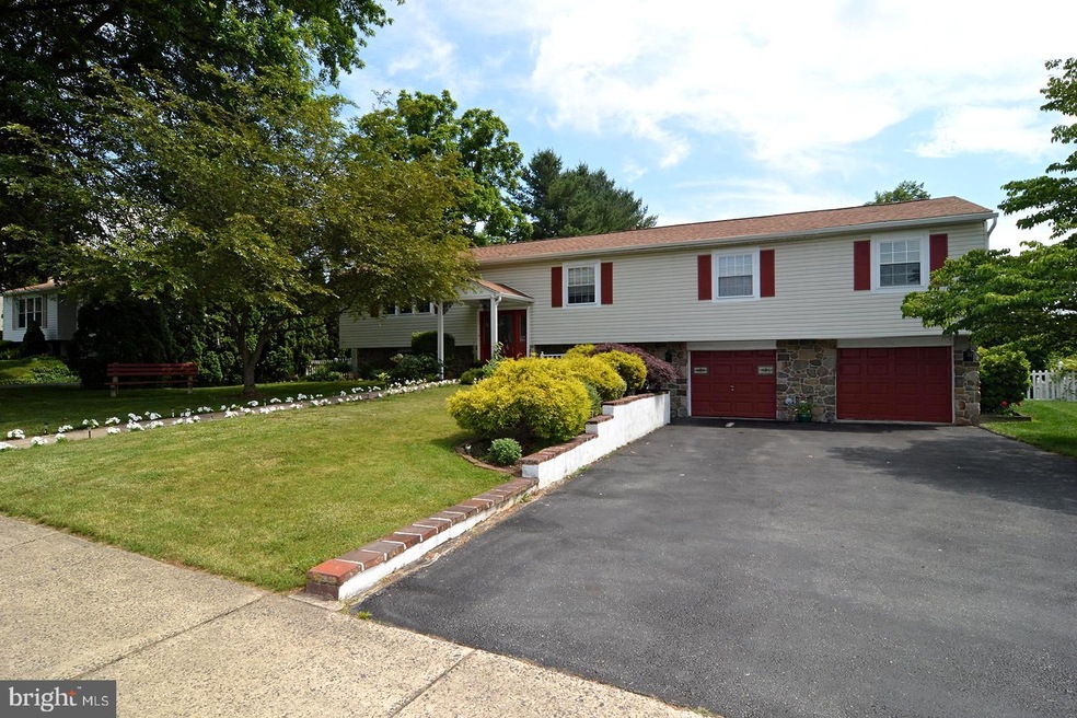 102 Michele Dr, Reading, PA 19606 - photo 1