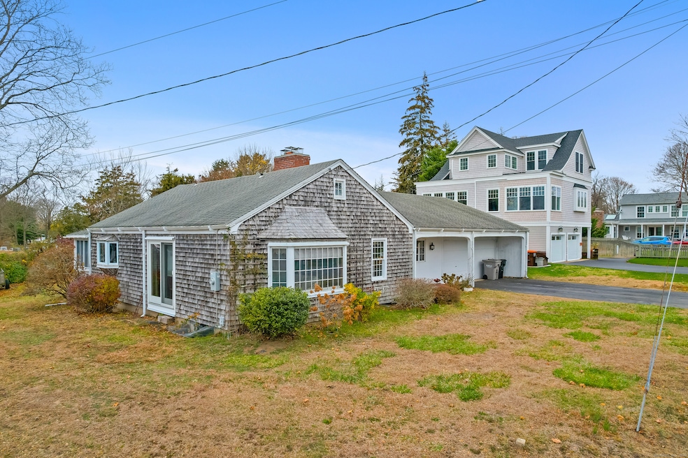 21 Fenwick St, Old Saybrook, CT 06475 - photo 1