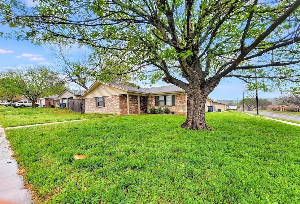 702 Karen St, Copperas Cove, TX 76522 - photo 1