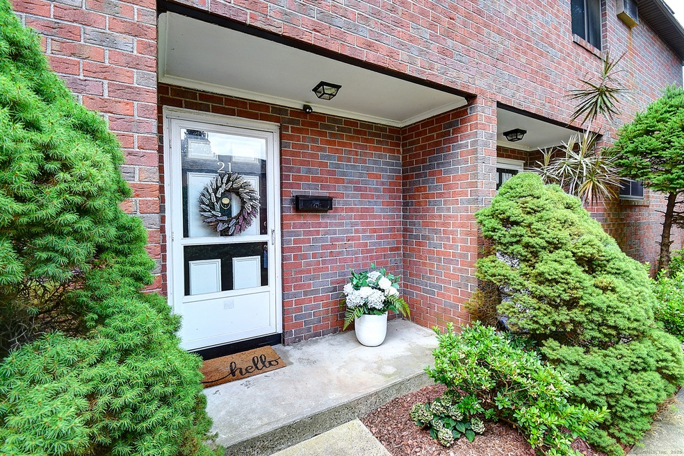 21 Sharon Ln unit 21, Wethersfield, CT 06109 - photo 1