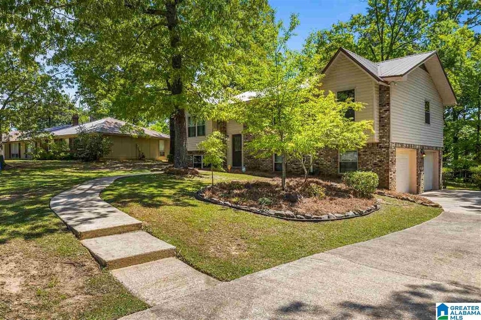 2211 Vicki Dr, Birmingham, AL 35235 - photo 1