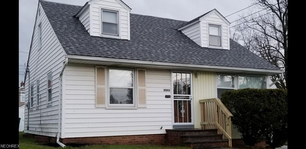 Welcome Home 21202 Kenyon Drive in Maple Heights!!