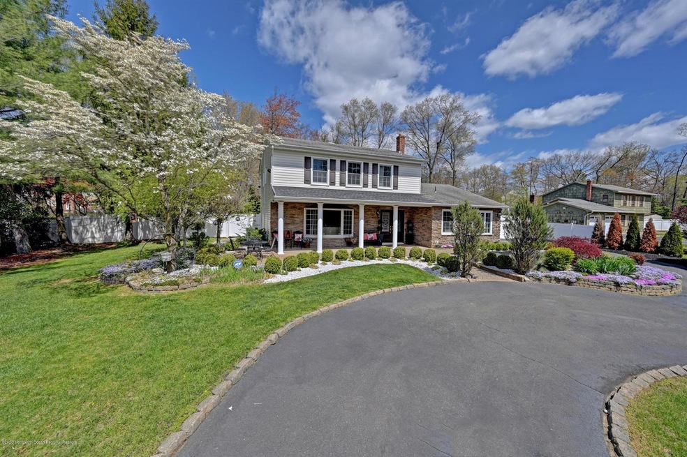 Front Exterior & Circular Driveway