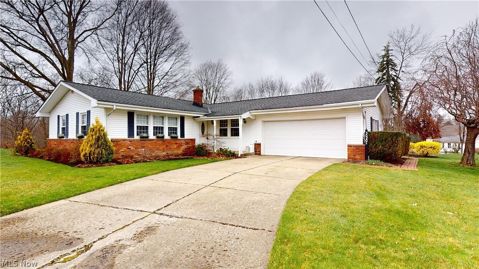 30201 Meadowview Dr, Wickliffe, OH 44092 - photo 1