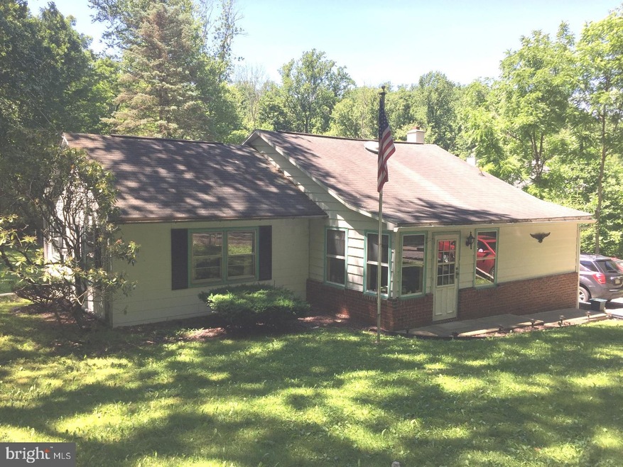 6928 Corning Rd, Zionsville, PA 18092 - photo 1