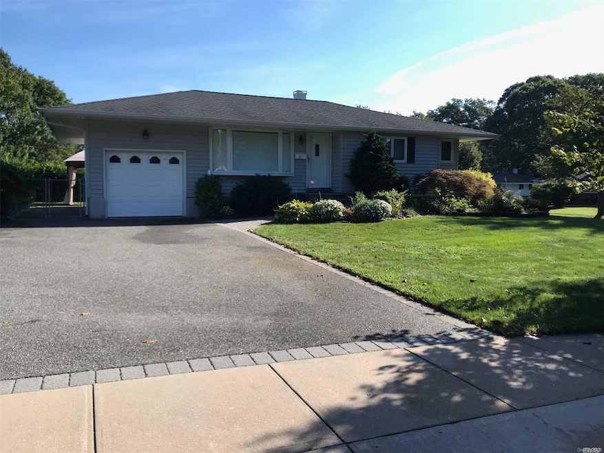 21 Eva Path, ComMacK, NY 11725 - photo 1