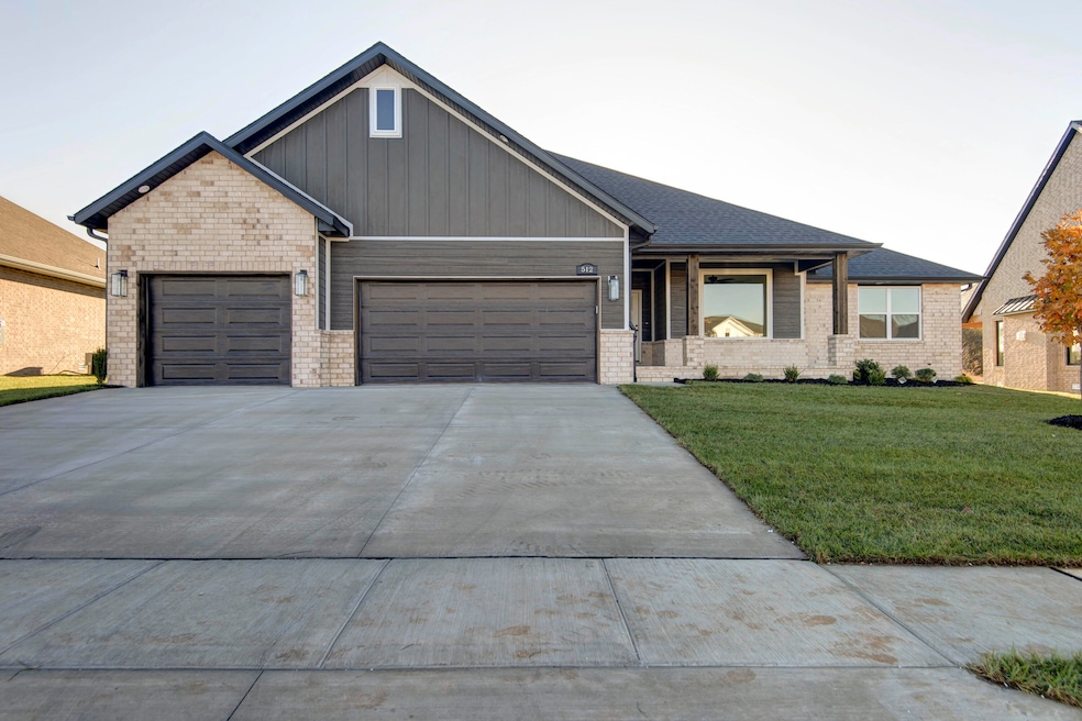 512 N Kilkenny Way, Nixa, MO 65714 - photo 1