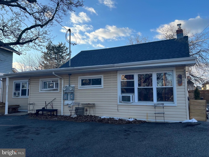 6 W Avon Rd, Brookhaven, PA 19015 - photo 1