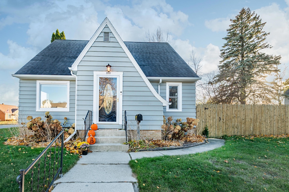 803 Custer Ave, Sheboygan, WI 53081 - photo 1