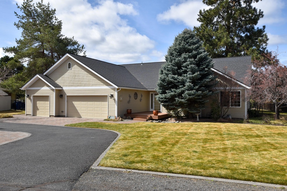 61481 Fargo Ln, Bend, OR 97702 - photo 1