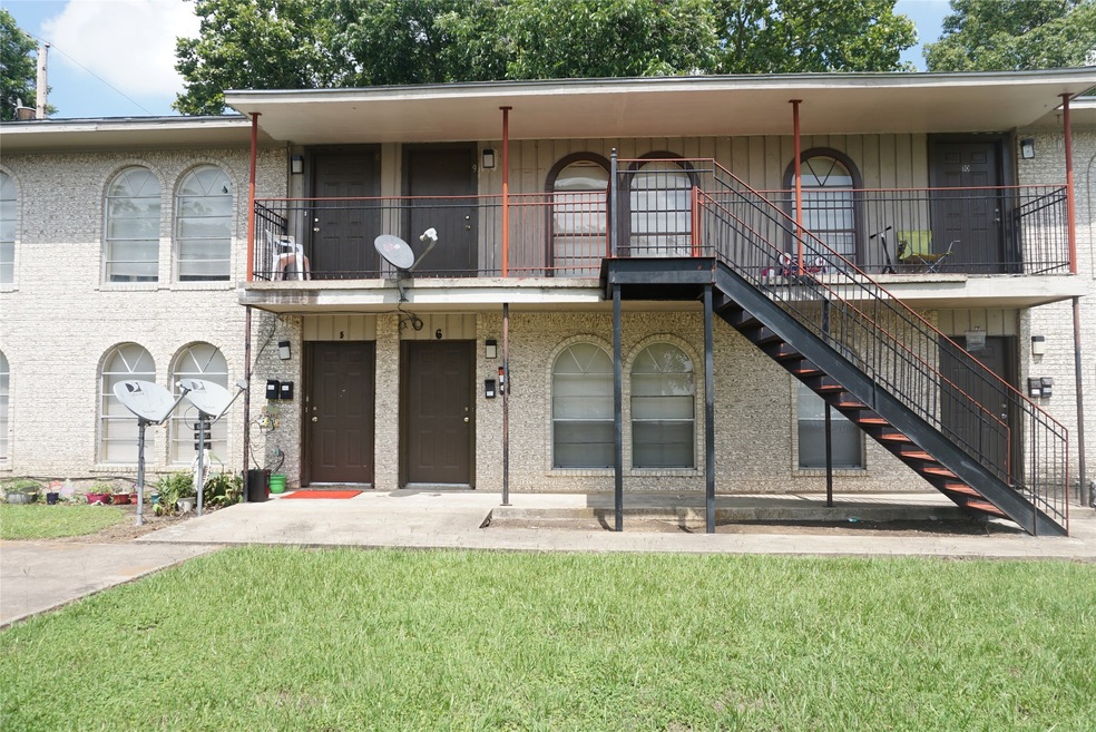 3021 Sycamore Ave unit 8, Bay City, TX 77414 - photo 1