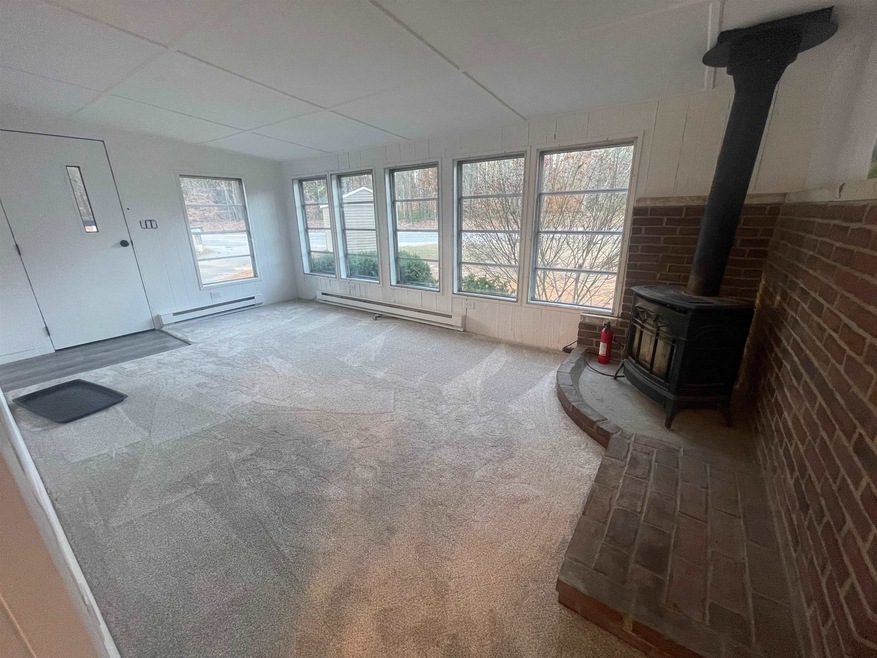 425 Calef Hwy, Epping, NH 03042 - photo 1