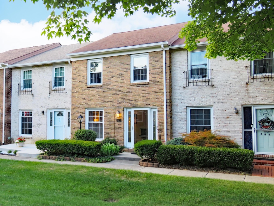 548 Pamlico St, Columbus, OH 43228 - photo 1