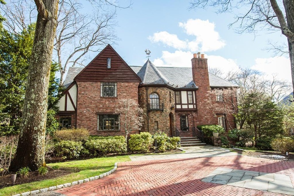 175 Cliff Rd, Wellesley Hills, MA 02481 - photo 1